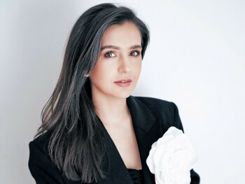 Cine este tânăra din România care în doar doi ani a reuşit sa construiască de la zero o companie cu care face 1 (…)