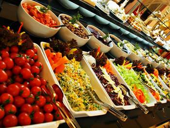Turcia ia măsuri împotriva risipei alimentare. Hotelurile și restaurantele pot renunța la oferta „all-you-can-eat”