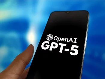 ChatGPT intră în era reclamelor? Primele indicii au apărut în codul aplicației