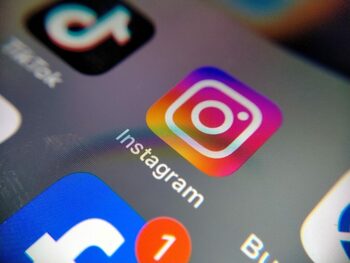 De ce mai multe familii din Italia au decis să dea în judecată Meta și TikTok?