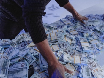 Apple şi-a făcut publice salariile uriaşe: Cât câştigă designerii, inginerii şi programatorii care lucrează la (…)