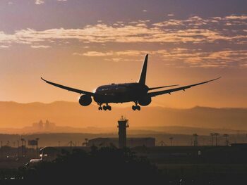 Avionul lui Trump risca să se ciocnească cu o altă aeronavă în zborul spre Marea Britanie: „Atenție! Sigur vedeți (…)