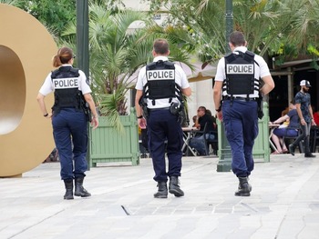 Atac armat! Doi polițiști au fost uciși și un al treilea grav rănit