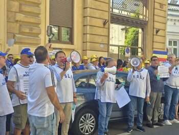 Bolojan, acuzat de dezinformare și manipulare referitor la norma profesorilor. Sindicatele anunță calendarul protestelor
