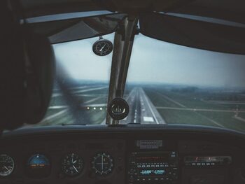 Ziua lucrătorului aviaţiei civile va fi marcată, anual, la data de 24 iunie în Republica Moldova