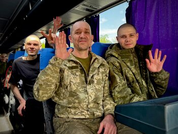 Rusia şi Ucraina au schimbat câte 84 de prizonieri de război, în ajunul summitului Putin-Trump. Kievul a repatriat (…)