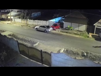 (VIDEO) Tânăr din Dolj, reţinut după ce a distrus un autoturism şi a ameninţat un bărbat