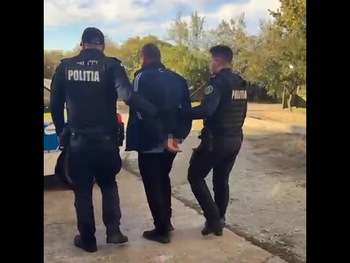 (VIDEO) Dolj: Bărbat arestat preventiv după ce şi-a bătut concubina. Poliţiştii au fost sesizaţi chiar de el