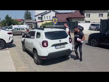 Gorj: Bărbat reţinut pentru distrugere după ce a tăiat cauciucurile unor maşini