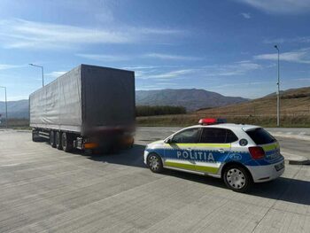 Şofer de TIR, prins când circula haotic pe A1. Avea o alcoolemie de 2,67 g/l