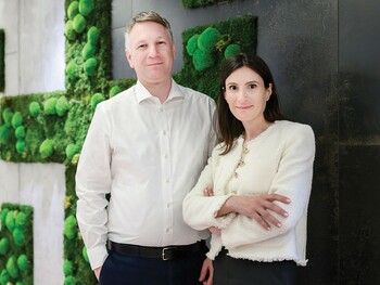 Cine sunt românii care au construit o companie care promite să transforme angajaţii în „super-humans”