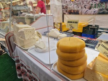Târg de produse și gusturi tradiționale în curtea Ministerului Agriculturii