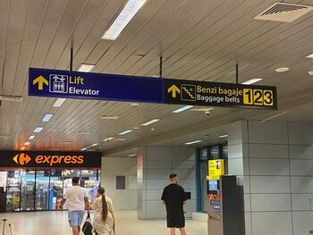 Trei iranieni, prinşi pe Aeroportul ”Henri Coandă” cu documente false. Aceștia încercau să intre ilegal în spaţiul (…)