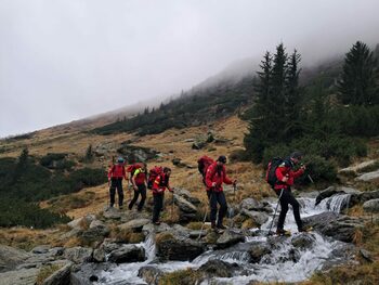 Încă un turist şi-a pierdut viaţa în Munţii Făgăraş, după ce alți doi bărbați au MURIT în condiții asemănătoare: (…)