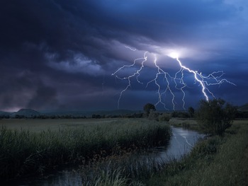 Alertă meteo de furtuni violente, ploi torențiale și descărcări electrice în mai multe județe din țară! ANM a emis (…)