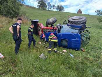 Elicopter SMURD solicitat pentru salvarea unui tânăr prins sub un tractor
