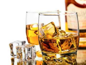 Producătorii şi importatorii de băuturi spirtoase avertizează că majorarea accizei va îndrepta consumatorii spre (…)