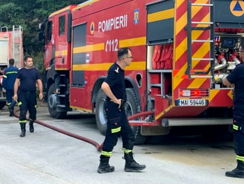 O explozie a avut loc într-un bloc din Râmnicu Sărat: Ar fi fost provocată de acumulări de gaz. Zeci de persoane (…)
