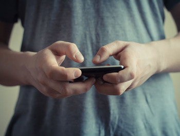 Autoritățile dintr-un oraș japonez vor să limiteze utilizarea telefoanelor mobile la două ore