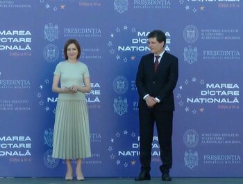 VIDEO Nicușor Dan si Maia Sandu, la evenimentul „Marea Dictare Națională” din Piața Marii Adunări Naționale din (…)