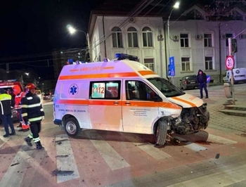 VIDEO Ambulanță în misiune de salvare, izbită în plin: Un bebeluș de o săptămână în stare gravă și mama lui, (…)