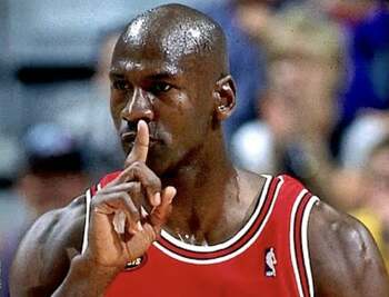 Un cartonaş cu Michael Jordan şi Kobe Bryant, vândut la licitaţie pentru suma record de 12,9 milioane de dolari / E (…)