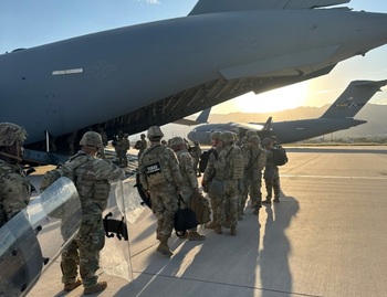 SUA: Un judecător a permis continuarea desfășurării a peste 300 de membri ai Gărzii Naționale pentru a patrula (…)