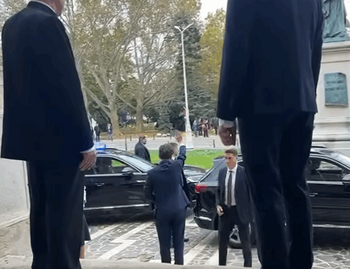 Preşedintele Nicuşor Dan, huiduit la Iaşi: „Huo! Așa se reprezintă România? Trădătorule!… Bolojane… Trădătorule! (…)