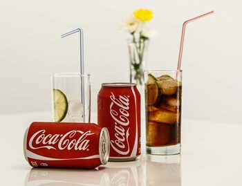 Coca-Cola își schimbă rețeta în SUA la cererea lui Donald Trump. Ce ingredient nou va conține băutura