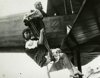 Georgia „Tiny” Broadwick, prima femeie care a sărit cu parașuta dintr-un avion