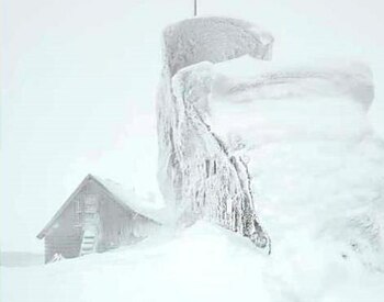 Zăpadă de peste un metru pe Vârful Omu. Imagini de poveste din Munții Bucegi