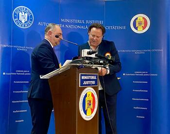 VIDEO/ Jurnalistul britanic Charlie Ottley a devenit cetățean român: ”Sunt foarte fericit, e un privilegiu”