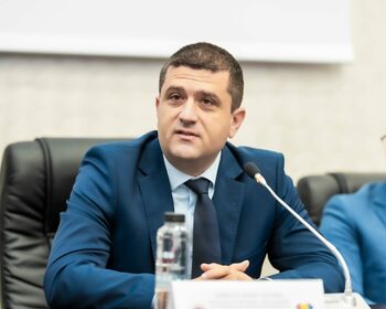 Ministrul Radu Miruţă şi-a publicat diplomele, după ce Victor Ponta l-a atacat pe facebook: Doctoratul meu e pe (…)