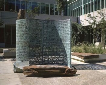 Doi jurnaliști au găsit soluția sculpturii codate Kryptos de la CIA