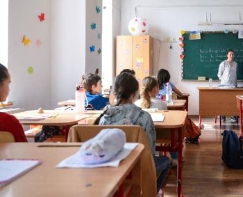 Guvernul deblochează peste 300 de posturi în creșe