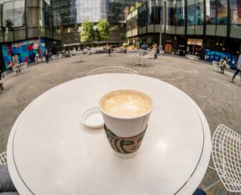 Starbucks a bătut palma pentru o tranzacție de 4 miliarde de dolari