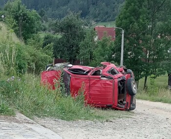 Un adolescent a murit şi doi bărbaţi au fost răniţi după ce maşina lor a fost acroşată de tren