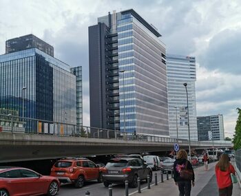 Bucureștenii, sufocați de trafic și mizerie: 60% cred că orașul merge într-o direcție greșită