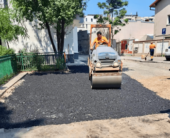 Reparații rapide în zona 13 Septembrie. Parcarea a fost reabilitată pentru siguranța locuitorilor