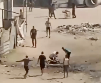 Doi angajaţi umanitari americani au fost răniţi în Gaza într-un atac ţintit asupra unui centru de distribuţie a (…)