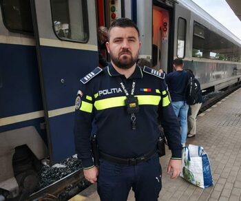 Emanuel, polițistul din IAȘI care a învățat limbajul mimico-gestual și este sprijin pentru persoanele cu deficiențe (…)