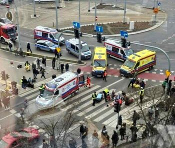 Un mort și cinci răniți după ce un șofer a intrat intenționat într-o mulțime