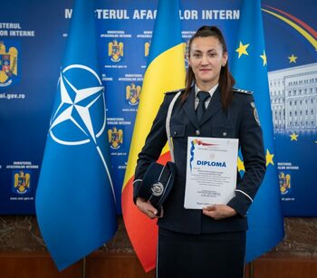 O polițistă din cadrul IPJ Dolj, premiată de ministrul Afacerilor Interne