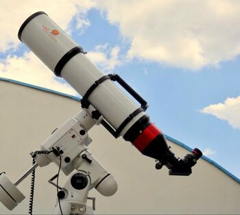 Un telescop spaţial de pe „Acoperişul lumii” începe căutarea undelor primordiale din timpul Big Bangului