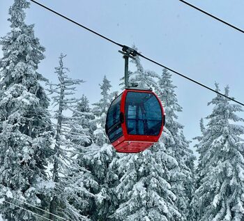 Scumpiri la urcări și coborâri în sezonul de schi 2025-2026 la Poiana Brașov/ Care sunt noile tarife