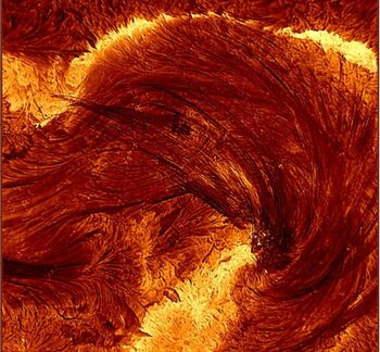 Astronomii au surprins imagini record ale unei erupții solare și ale buclelor coronale
