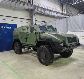 VLAH, prima maşină blindată 4X4 fabricată în România, pe ultima sută de metri înainte de prezentarea oficială. (…)