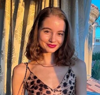 Irina Columbeanu în haină de blană în august