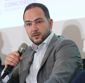 BREAKING Acţiunile Cris-Tim cresc cu 6% la debutul la Bursa de Valori, după un IPO istoric cu aproape 8.500 de (…)