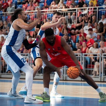 Debut victorios al „leilor roșii” în FIBA Europe Cup. CSM CSU Raiffeisen Oradea a câștigat meciul cu Petrolina AEK (…)